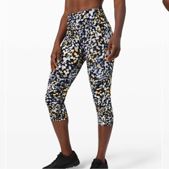 NWOT Lululemon  Crop II 19" Non-Reflective size 4 - Picture 2 of 13